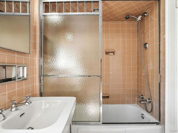 11 Robinhood Road, White Plains NY 10605