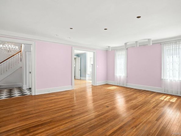 11 Robinhood Road, White Plains NY 10605