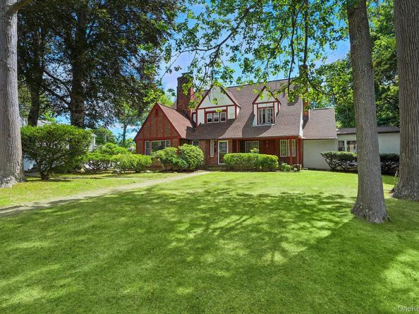 11 Robinhood Road, White Plains NY 10605