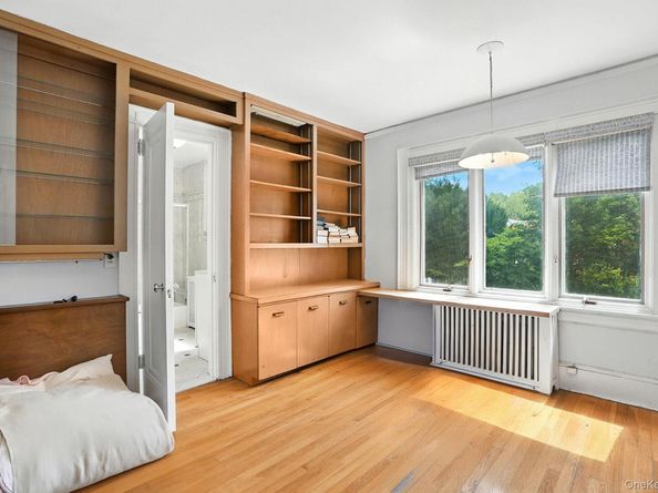 11 Robinhood Road, White Plains NY 10605