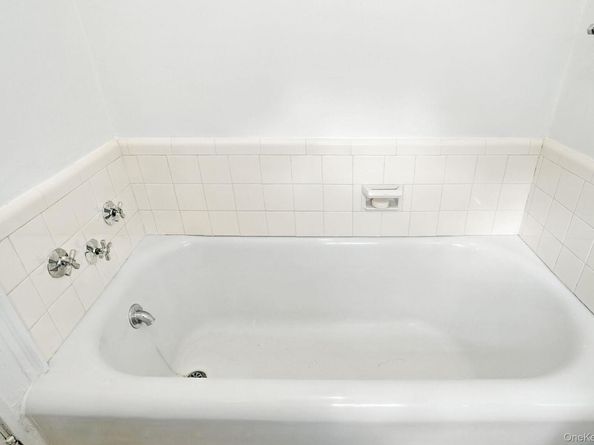 11 Robinhood Road, White Plains NY 10605