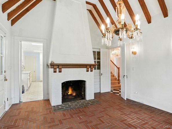 11 Robinhood Road, White Plains NY 10605