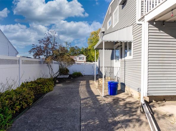 24 Dulittle Street, North Babylon NY 11703