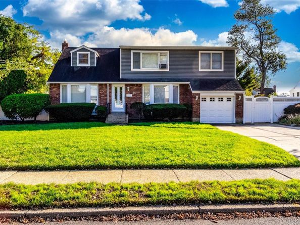 24 Dulittle Street, North Babylon NY 11703