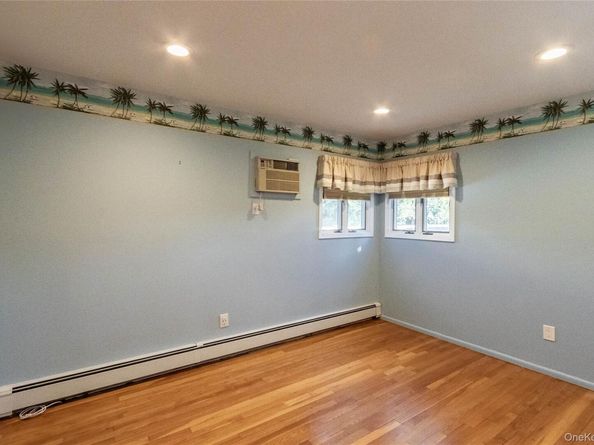 24 Dulittle Street, North Babylon NY 11703
