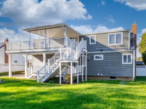 24 Dulittle Street, North Babylon NY 11703