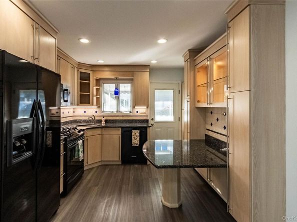 24 Dulittle Street, North Babylon NY 11703