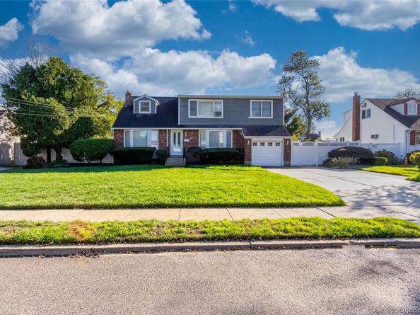 24 Dulittle Street, North Babylon NY 11703