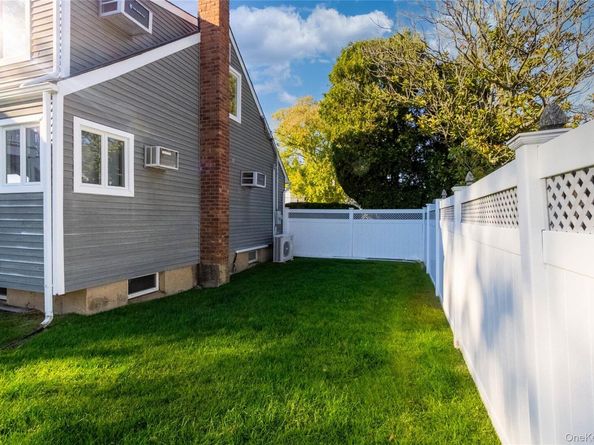 24 Dulittle Street, North Babylon NY 11703