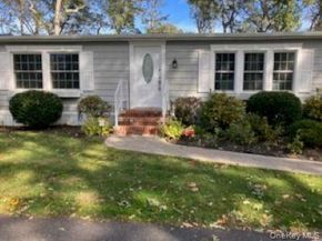 465 Old Country Road 465, Riverhead NY 11901