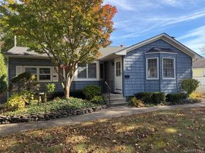 91 8th Ave, Kings Park NY 11754