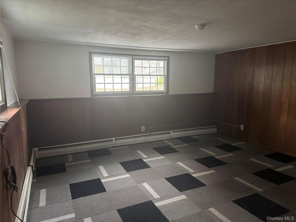 91 8th Ave, Kings Park NY 11754