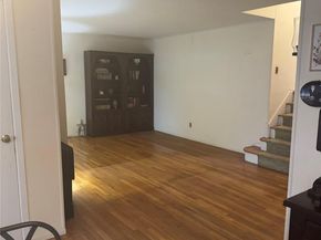 91 8th Ave, Kings Park NY 11754