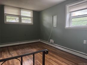 91 8th Ave, Kings Park NY 11754