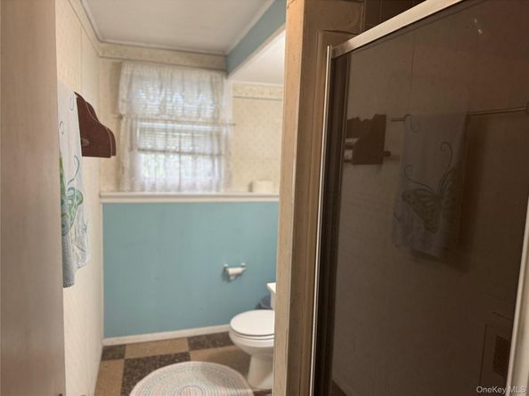 91 8th Ave, Kings Park NY 11754