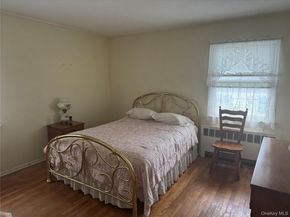 91 8th Ave, Kings Park NY 11754