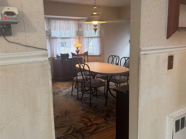 91 8th Ave, Kings Park NY 11754