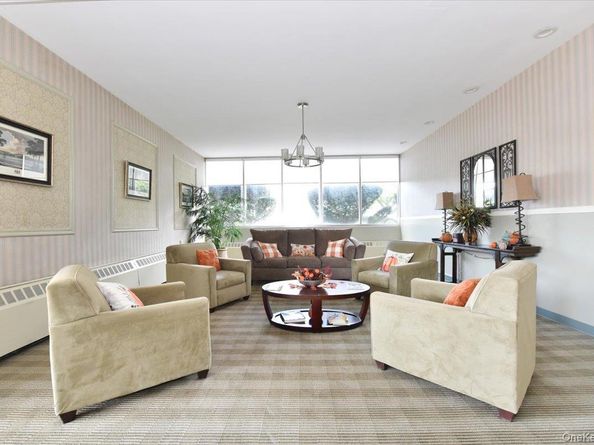 60 Hempstead Avenue 1H, Lynbrook NY 11563