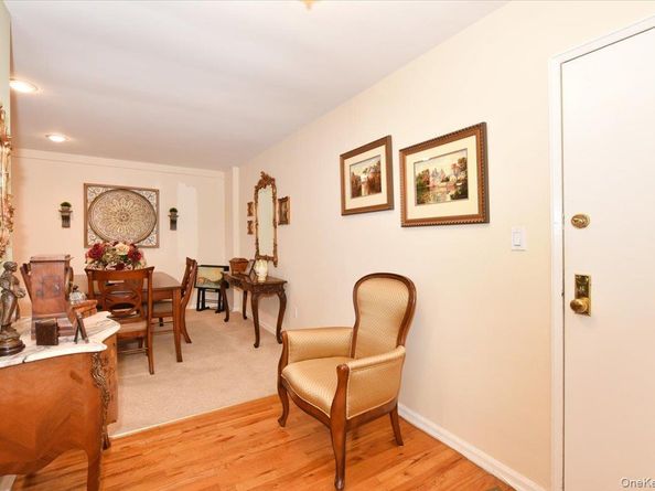 60 Hempstead Avenue 1H, Lynbrook NY 11563