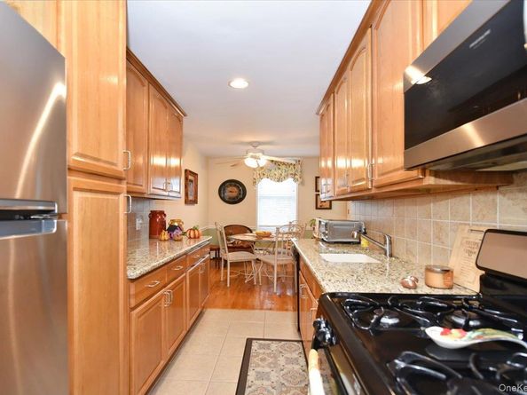 60 Hempstead Avenue 1H, Lynbrook NY 11563