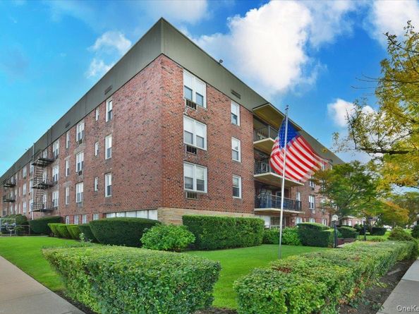 60 Hempstead Avenue 1H, Lynbrook NY 11563
