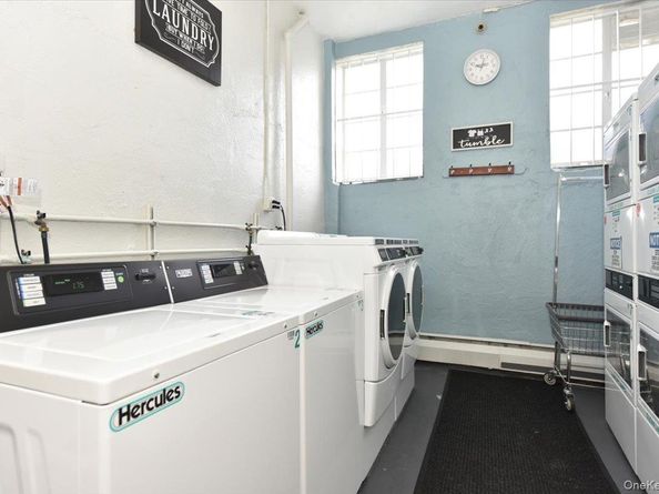 60 Hempstead Avenue 1H, Lynbrook NY 11563