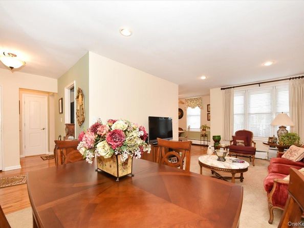 60 Hempstead Avenue 1H, Lynbrook NY 11563