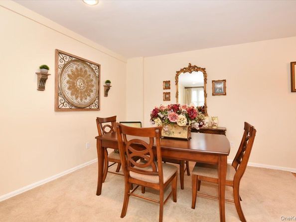 60 Hempstead Avenue 1H, Lynbrook NY 11563