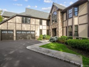2 Earle Drive, Muttontown NY 11791