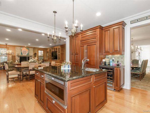 2 Earle Drive, Muttontown NY 11791