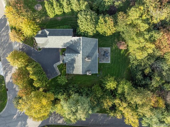 2 Earle Drive, Muttontown NY 11791