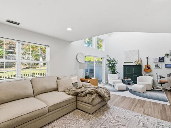 11 Horizon Court, Huntington NY 11743