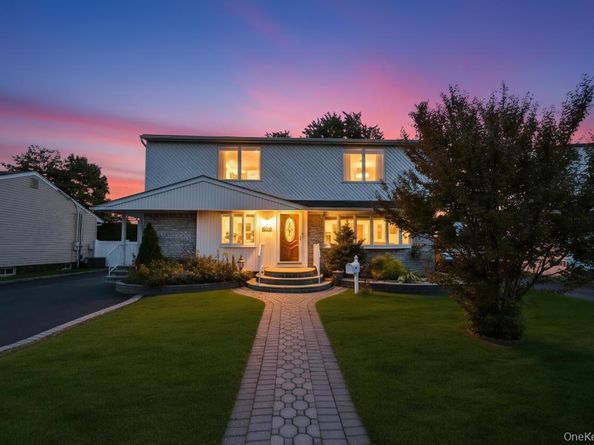 30 Andover Lane, Hicksville NY 11801