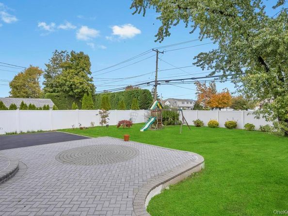 30 Andover Lane, Hicksville NY 11801