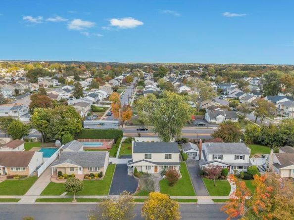 30 Andover Lane, Hicksville NY 11801