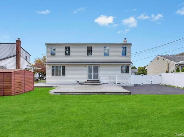 30 Andover Lane, Hicksville NY 11801