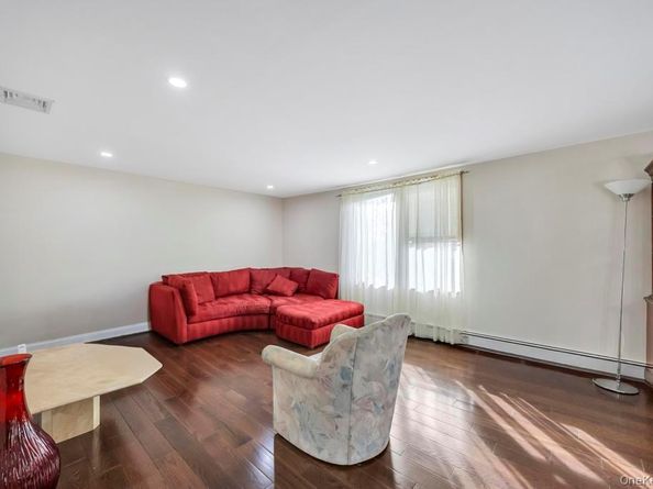 30 Andover Lane, Hicksville NY 11801