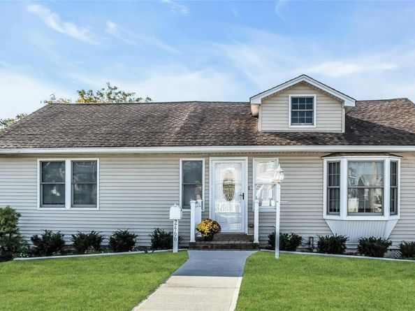 2466 Army Place, Bellmore NY 11710