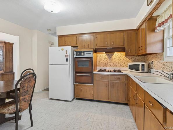 60 Catherine Street, Valley Stream NY 11581