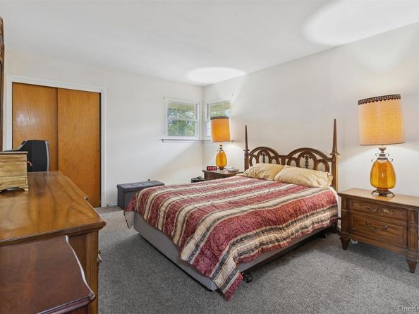 60 Catherine Street, Valley Stream NY 11581