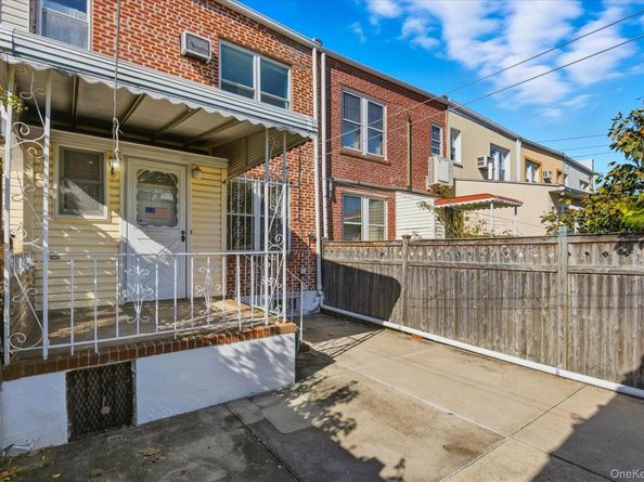 6509 77th Place Place, Middle Village NY 11379