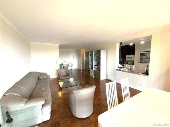 27010 Grand Central Parkway 8H, Floral Park NY 11005