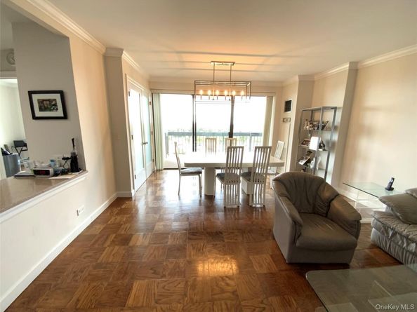 27010 Grand Central Parkway 8H, Floral Park NY 11005