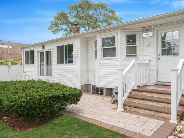 21 Francisco Avenue, Central Islip NY 11722
