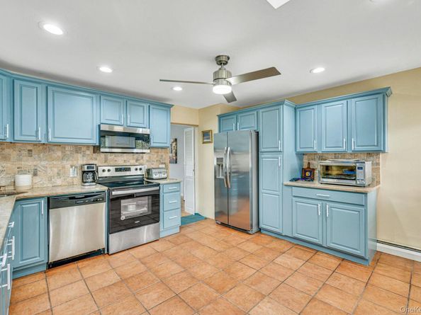 21 Francisco Avenue, Central Islip NY 11722