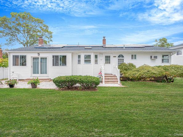 21 Francisco Avenue, Central Islip NY 11722