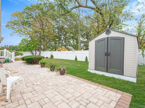 21 Francisco Avenue, Central Islip NY 11722