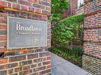 20 N Broadway