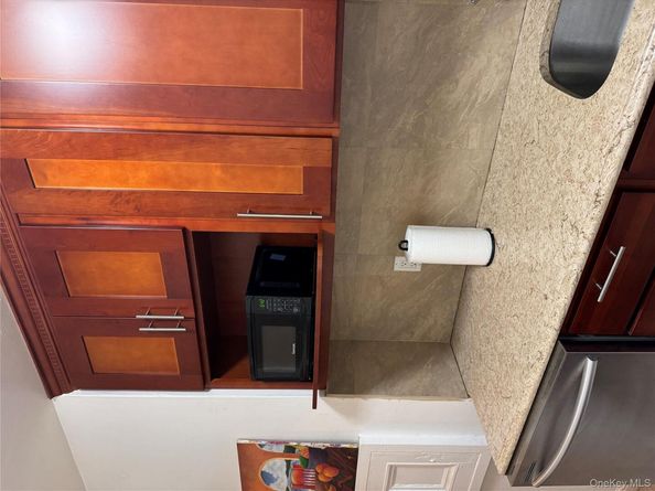 141-17 78 Rd 1O, Kew Garden Hills NY 11367