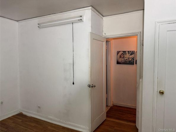 141-17 78 Rd 1O, Kew Garden Hills NY 11367